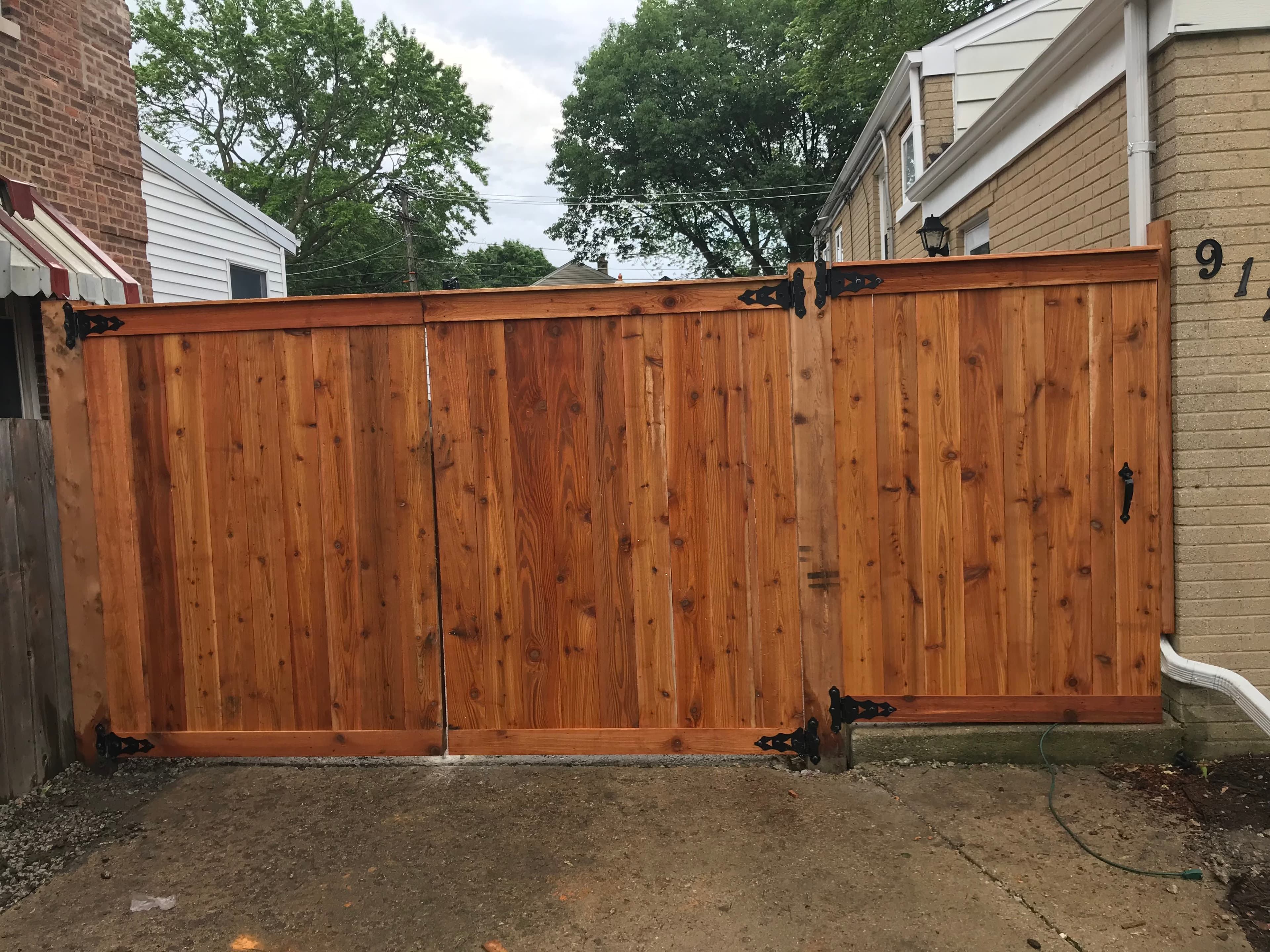 Horizontal modern wood fence